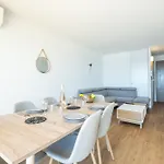 Rare! 2-br Seafront Apartmán
