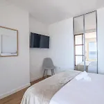 Rare! 2-br Seafront Apartmán