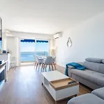 Apartmán Rare! 2-br Seafront