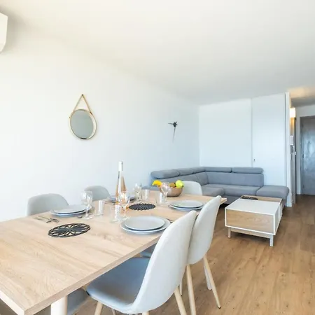 Rare! 2-br Seafront Apartamento