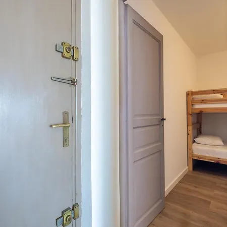 Apartment Rare! 2-br Seafront