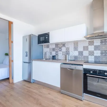 Apartment Rare! 2-br Seafront