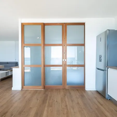 Apartment Rare! 2-br Seafront