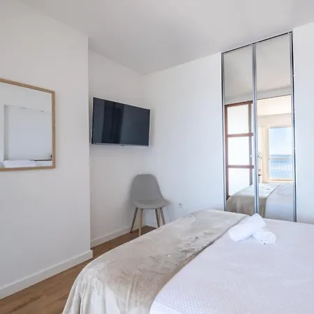 Rare! 2-br Seafront Appartamento