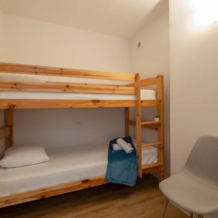 Rare! 2-br Seafront Appartement *