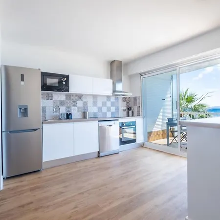 Rare! 2-br Seafront 戛纳